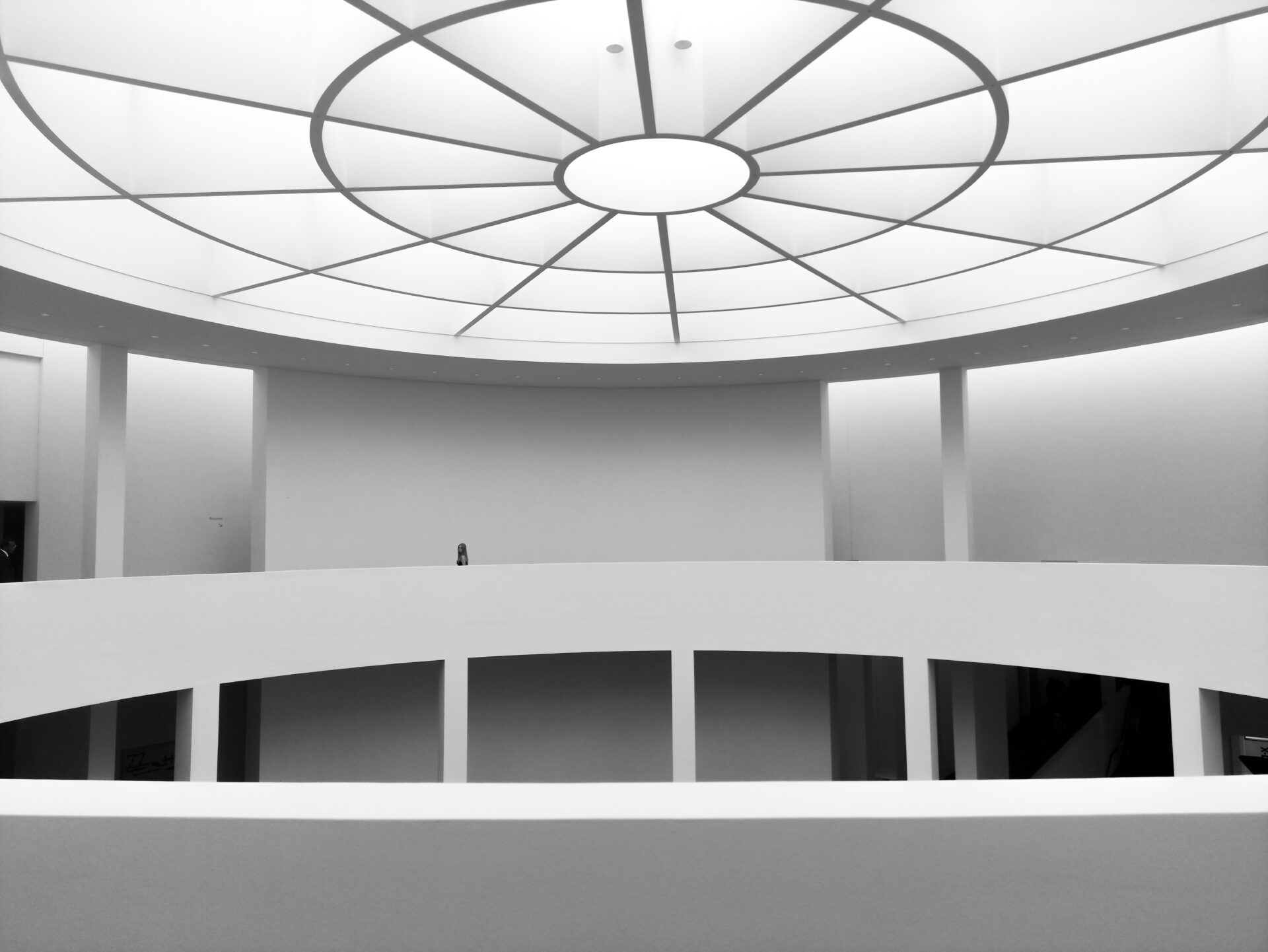 Cześc, jestem<strong> Wojtek Sterniuk</strong>. Zajmuję się kompleksową kreacją wizualną – od brandingu po artystyczne realizacje. W moim portfolio znajdziesz zarówno profesjonalne projekty dla biznesu, jak i kreatywne formy wyrazu. Zapraszam do współpracy.